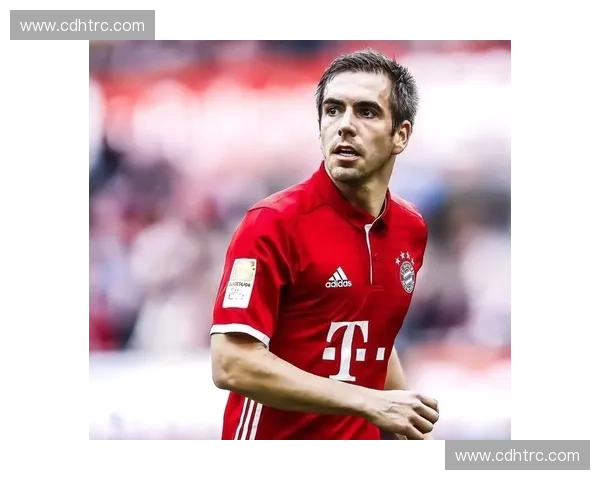 拜仁队长拉姆挺立球场核心展现霸气姿态引领球队精神风貌